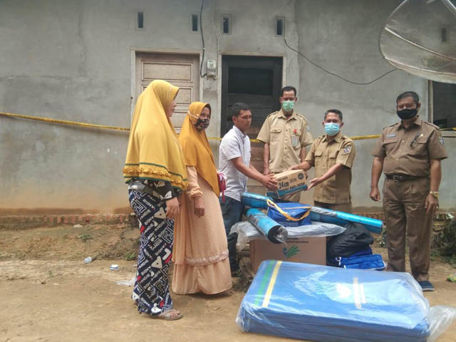  Dinas Sosial Pelalawan, Salurkan Bantuan Kepada Korban Kebakaran